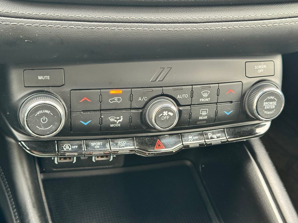 Used 2022 Dodge Durango SXT AWD/4WD image 25