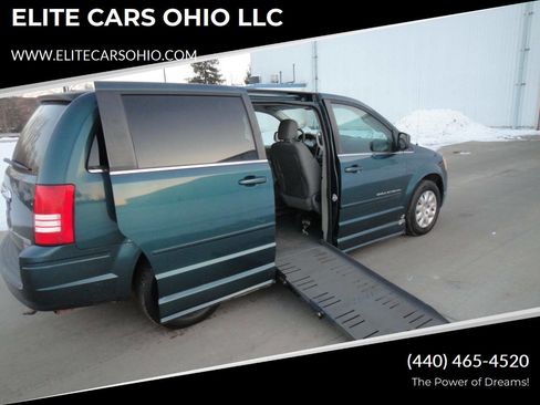 Used 2009 Chrysler Town & Country LX w/ PWR Convenience Group image 1
