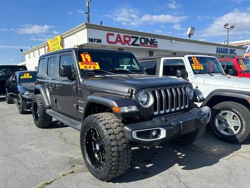 Used 2019 Jeep Wrangler Unlimited Sahara w/ Uconnect 4C Nav & Sound Group AWD/4WD image 17