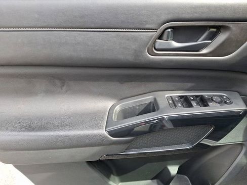 Certified 2023 Nissan Pathfinder SV w/ Black Appearance Package image 15