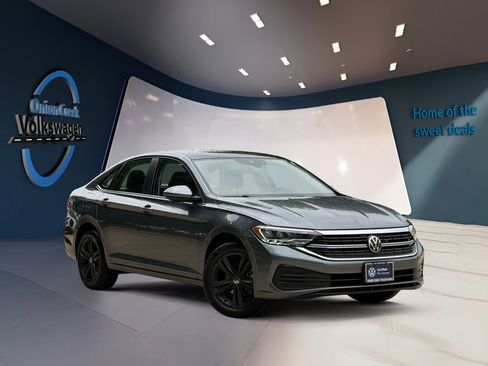 Certified 2024 Volkswagen Jetta SE FWD image 1