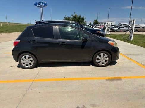Used 2012 Toyota Yaris LE FWD image 2