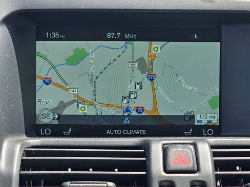 Used 2016 Volvo XC60 T5 Premier w/ Proximity Package AWD/4WD image 9
