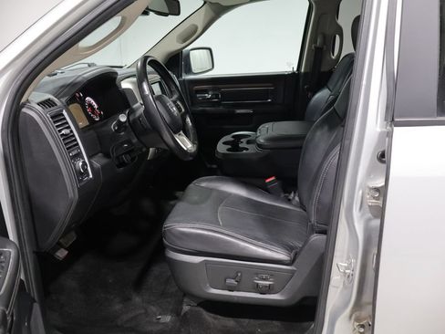 Used 2018 RAM 1500 Laramie AWD/4WD image 10