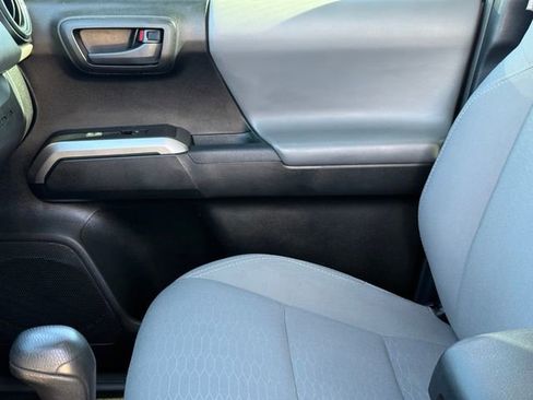 Used 2017 Toyota Tacoma SR5 w/ Tow Package image 14