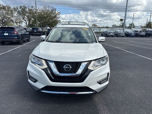 Used 2018 Nissan Rogue SL w/ Premium Package image 2