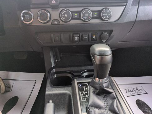 Used 2020 Toyota Tacoma TRD Off-Road image 18