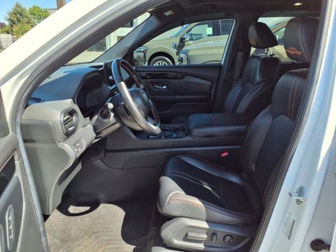 Used 2024 Honda Pilot TrailSport image 13