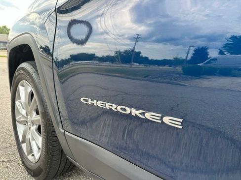 Used 2018 Jeep Cherokee Limited AWD/4WD image 9