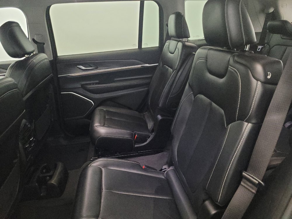 Used 2022 Jeep Grand Cherokee L Limited AWD/4WD image 18