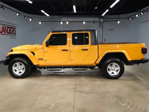 Used 2021 Jeep Gladiator Sport AWD/4WD image 4