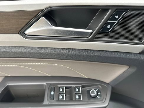 Certified 2022 Volkswagen Atlas SE image 11