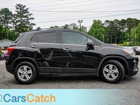 Used 2020 Chevrolet Trax LT w/ LT Convenience Package FWD image 2