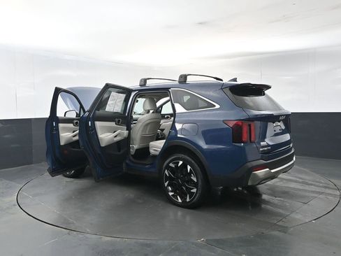 Used 2025 Kia Sorento EX image 32
