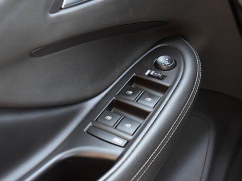 Used 2019 Buick Envision Essence FWD image 22