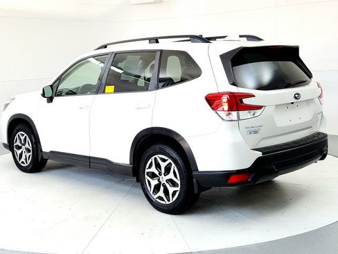 Used 2019 Subaru Forester Premium AWD/4WD image 4