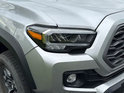 Used 2023 Toyota Tacoma TRD Off-Road w/ Technology Package AWD/4WD image 12