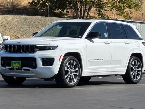 New 2025 Jeep Grand Cherokee Overland w/ Adv Protech Group III image 9