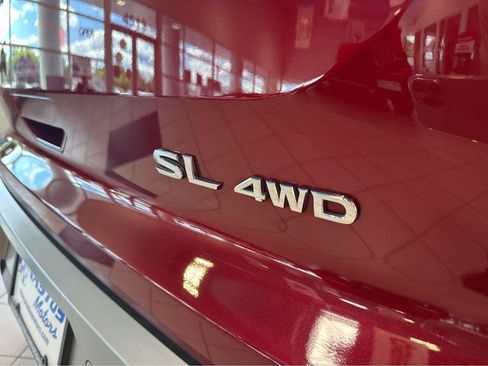 Used 2023 Nissan Pathfinder SL AWD/4WD image 16