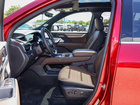 New 2027 GMC Acadia Denali Ultimate w/ LPO, Floor Liner Package AWD/4WD image 8