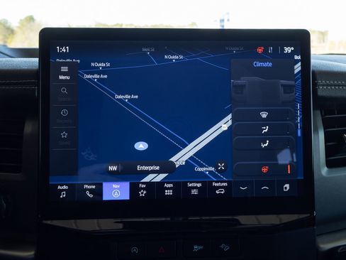 Used 2024 Ford Expedition XLT image 18