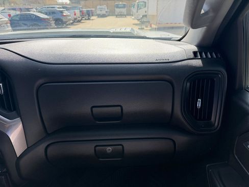 Used 2022 Chevrolet Silverado 2500 Custom w/ Custom Convenience Package AWD/4WD image 28