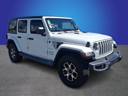 Used 2018 Jeep Wrangler Unlimited Sahara AWD/4WD image 3