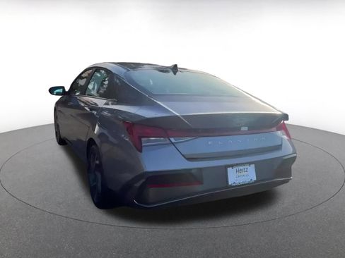 Used 2025 Hyundai Elantra SEL image 11