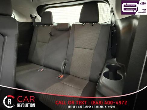 Used 2021 Toyota Highlander LE image 45