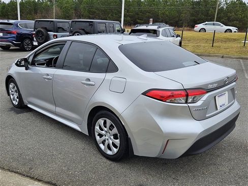 Used 2024 Toyota Corolla LE image 9