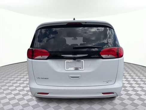 Used 2023 Chrysler Voyager LX FWD image 5