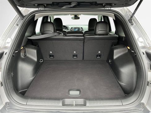 Used 2021 Jeep Cherokee Latitude Lux w/ Comfort/Convenience Group image 25