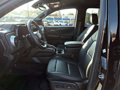 Used 2023 Chevrolet Colorado LT w/ LT Convenience Package III image 13