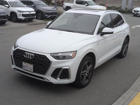 Used 2021 Audi Q5 e Premium Plus w/ Premium Plus Package image 3