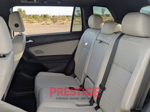 Used 2021 Volkswagen Tiguan SE AWD/4WD image 28