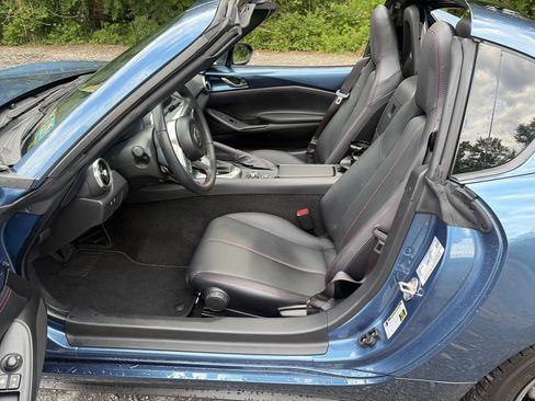 Used 2019 MAZDA MX-5 Miata RF Grand Touring RWD image 17
