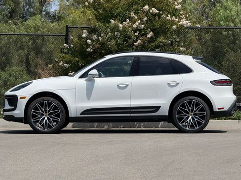 Used 2026 Porsche Macan AWD/4WD image 2