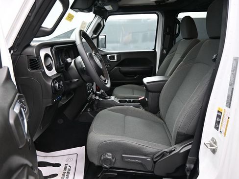 Used 2024 Jeep Wrangler Unlimited w/ Convenience Group AWD/4WD image 9