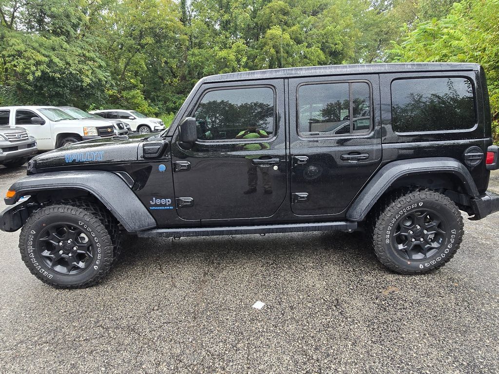 Used 2023 Jeep Wrangler Unlimited w/ Sun & Screen Package AWD/4WD image 4