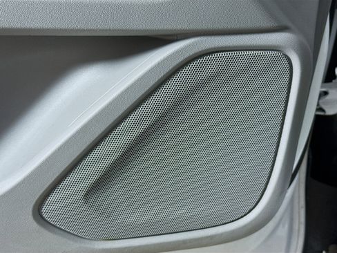 Used 2024 GMC Terrain SLT image 21