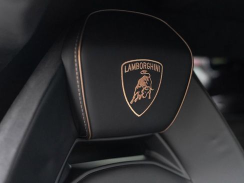 Used 2025 Lamborghini Revuelto AWD/4WD image 39
