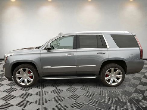 Used 2019 Cadillac Escalade Luxury image 6
