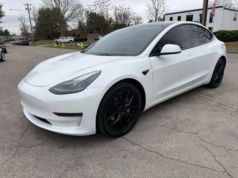 Used 2023 Tesla Model 3 Standard Range image 9