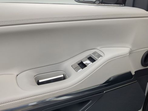 New 2026 Lincoln Navigator Premiere AWD/4WD image 12
