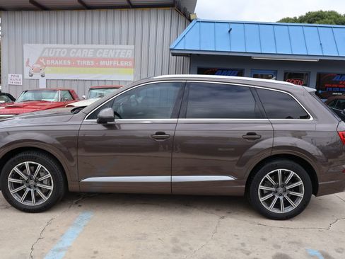Used 2017 Audi Q7 3.0T Premium Plus w/ Premium Plus Package AWD/4WD image 4