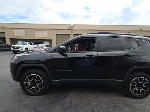 Used 2024 Jeep Compass Trailhawk AWD/4WD image 3