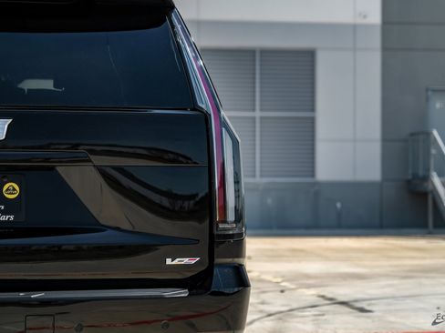 Used 2025 Cadillac Escalade V image 12