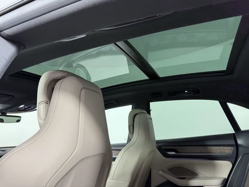 New 2025 Porsche Macan Electric image 20