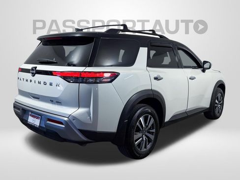 Certified 2024 Nissan Pathfinder SL AWD/4WD image 9