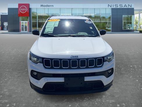 Used 2024 Jeep Compass Latitude AWD/4WD image 2